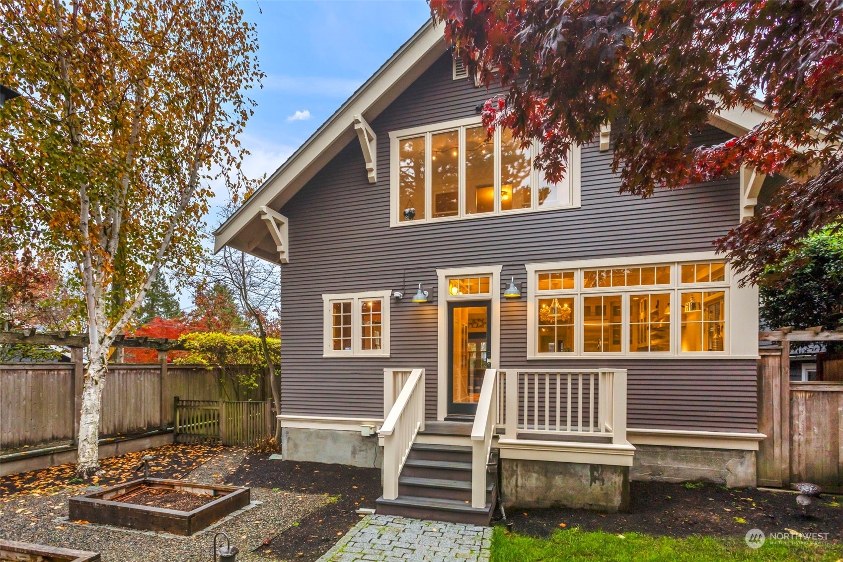 Property Photo: 2033 11th Avenue E WA 98102