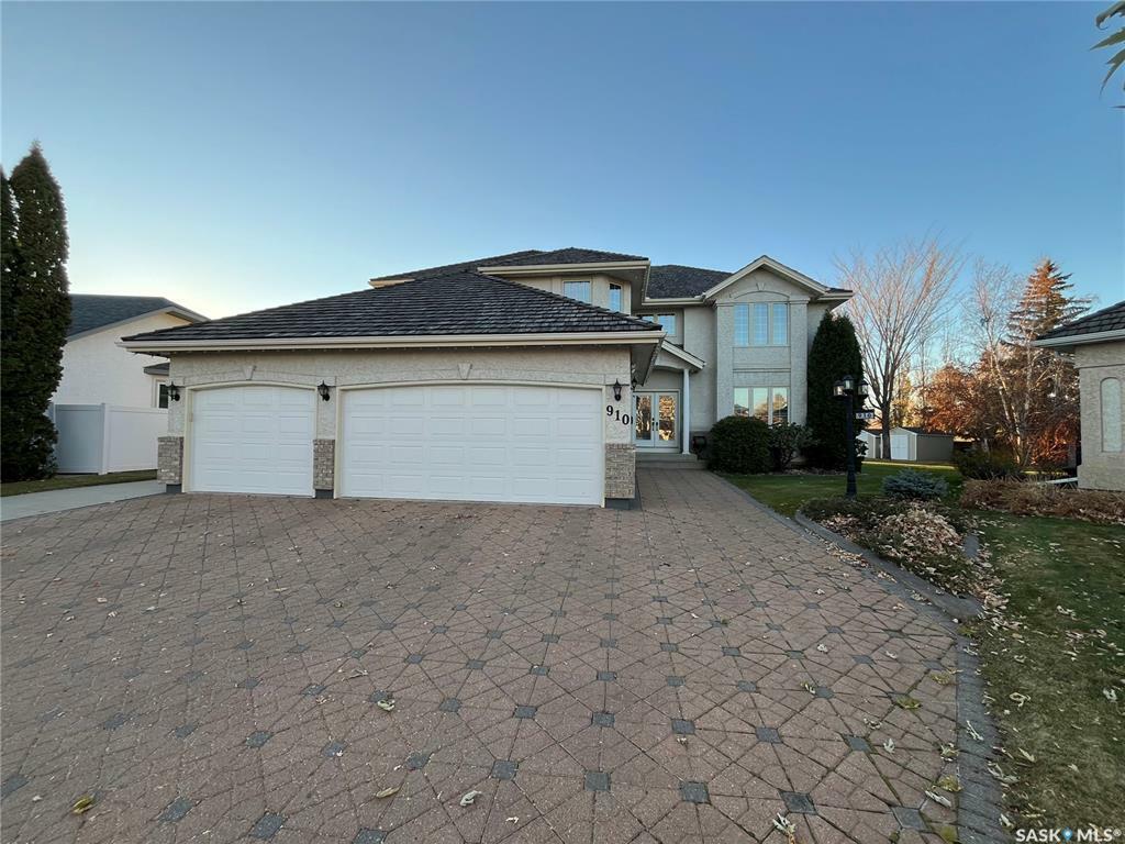 Property Photo:  910 Braeside Place  SK S7V 1A9 