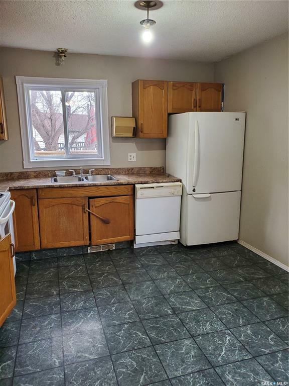 Property Photo:  403 Whelan Crescent  SK S7L 7E3 