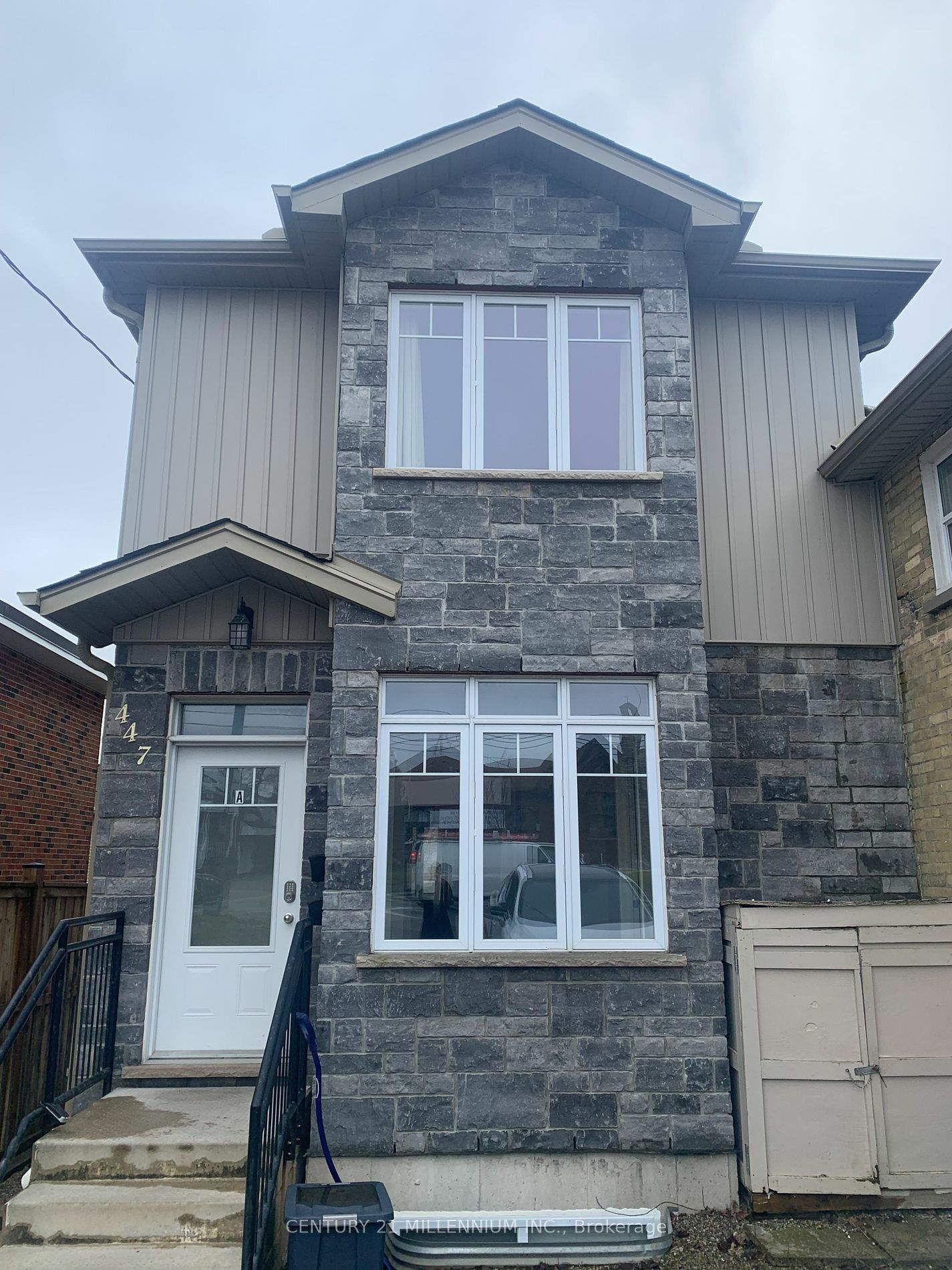 Photo de la propriété:  447 Stirling Ave S Upper  ON N2M 3H7 