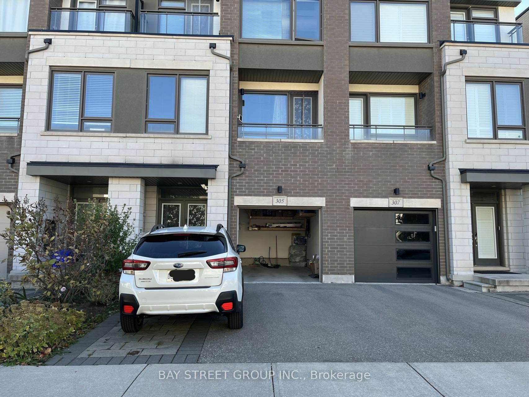 Property Photo:  305 Squire Cres  ON L6H 7C3 