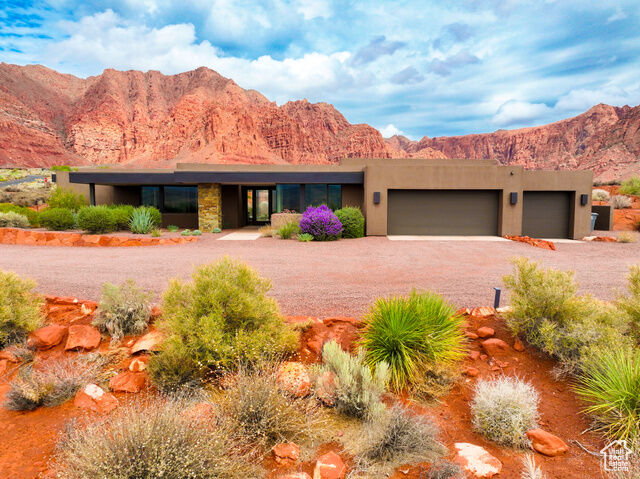 Property Photo: 1748 N Cochise Dr UT 84738