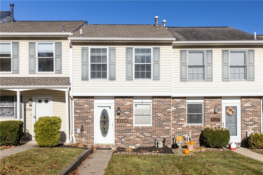 Property Photo:  2559 Hawthorne Drive  PA 15071 