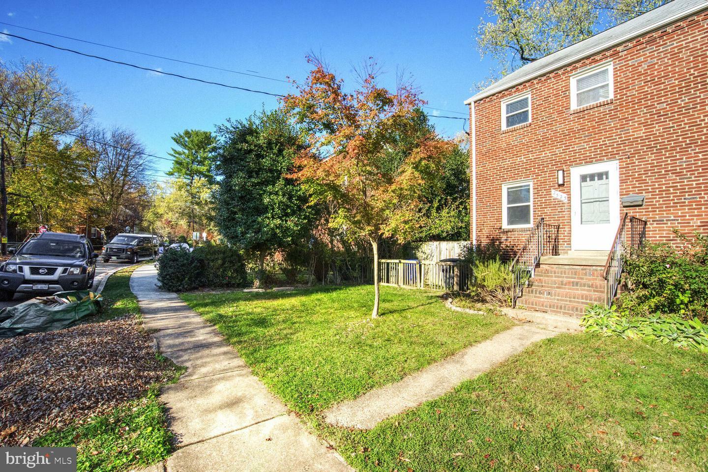 Property Photo:  2523 N Winchester Street  VA 22213 