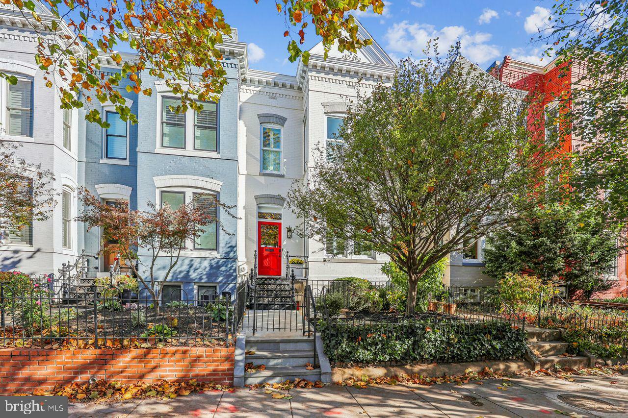 Property Photo:  223 12th Street NE  DC 20002 