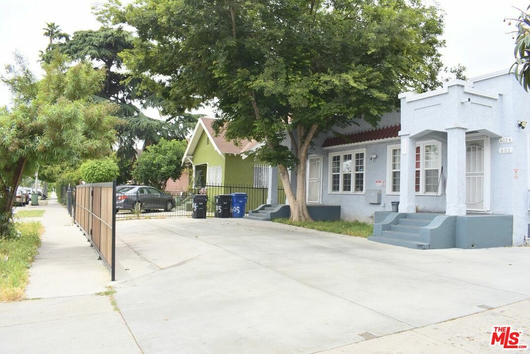 Property Photo:  605 W 47th St  CA 90037 