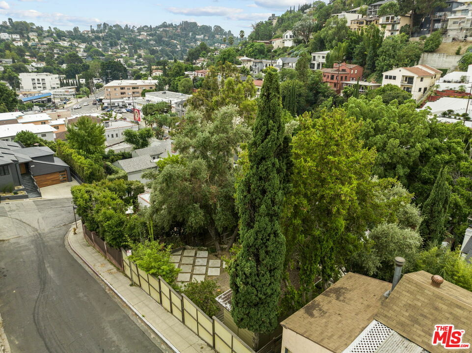 Property Photo:  3750 Aloha St  CA 90027 