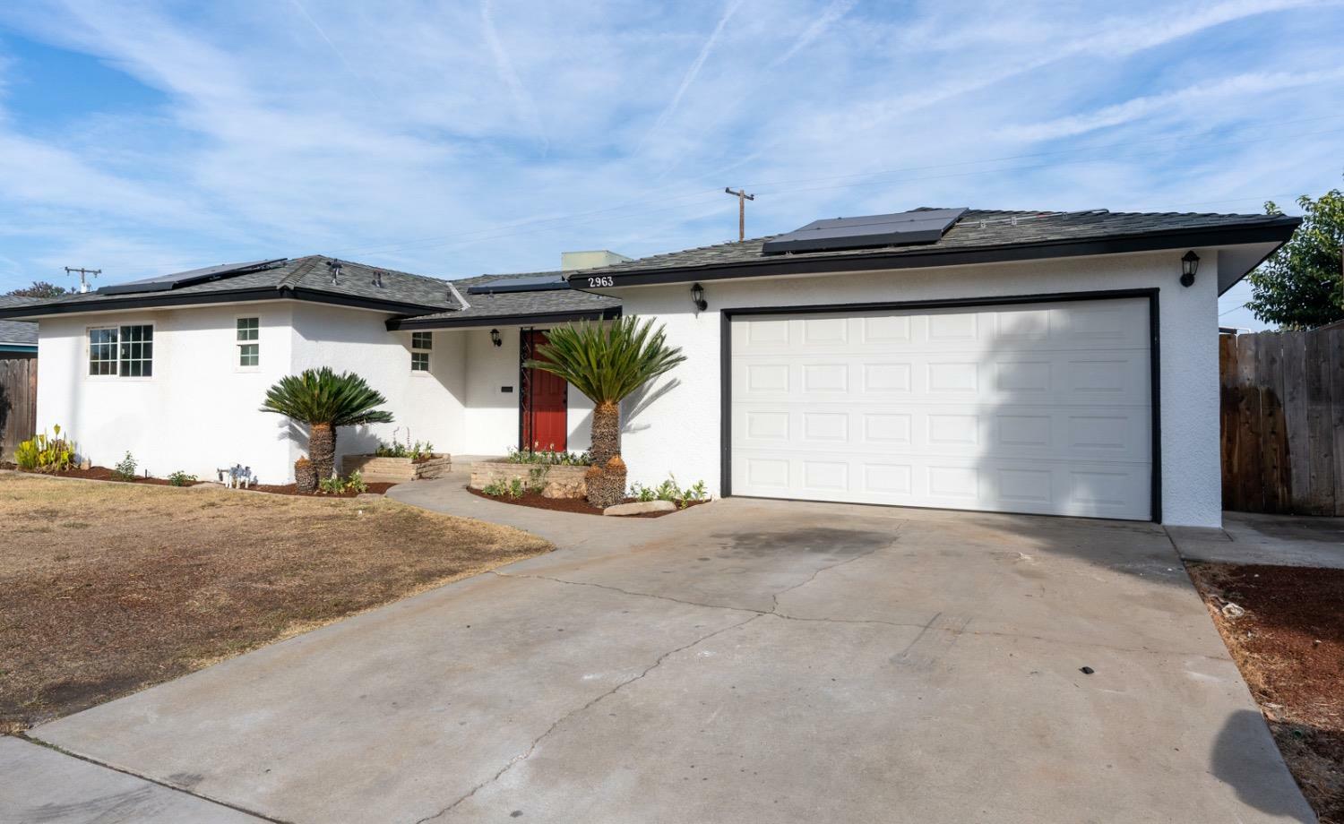 Property Photo:  2963 E Norwich Avenue  CA 93726 