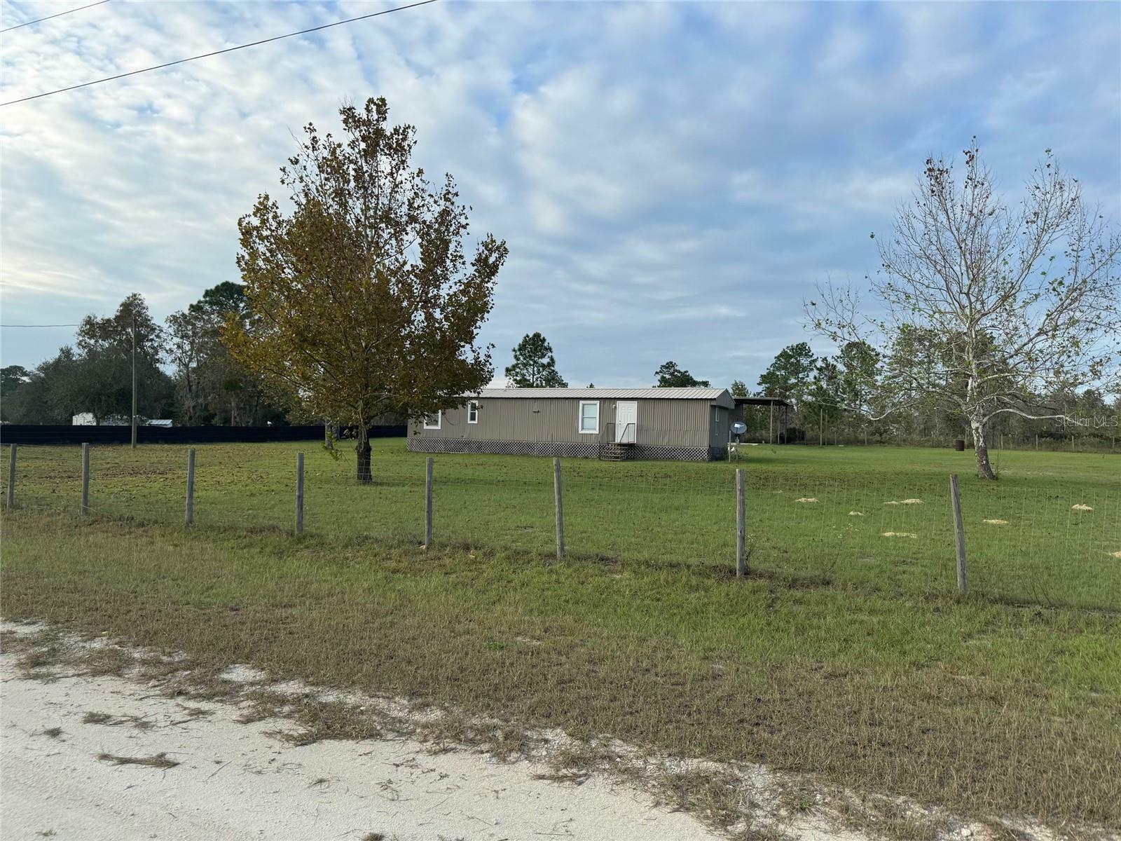 Property Photo:  12571 NE 14th Street  FL 32696 