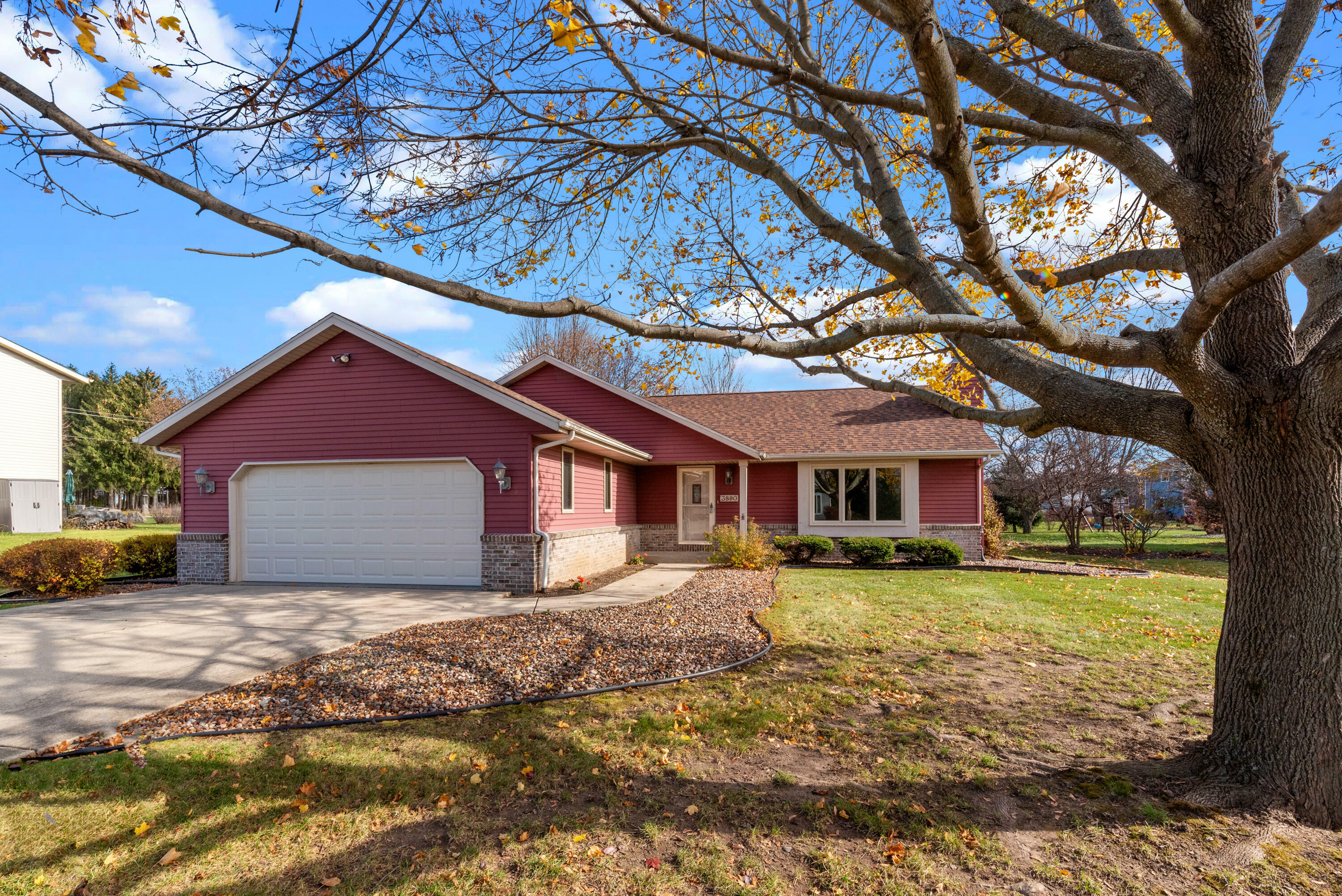 Property Photo:  3890 Thornapple Rd  WI 53086 