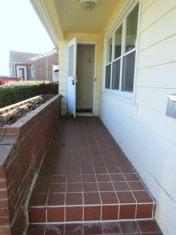 Property Photo:  9 Spofford Street  ME 04240 