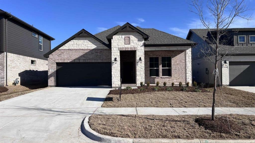 Property Photo: 1901 Brindle Street TX 76247