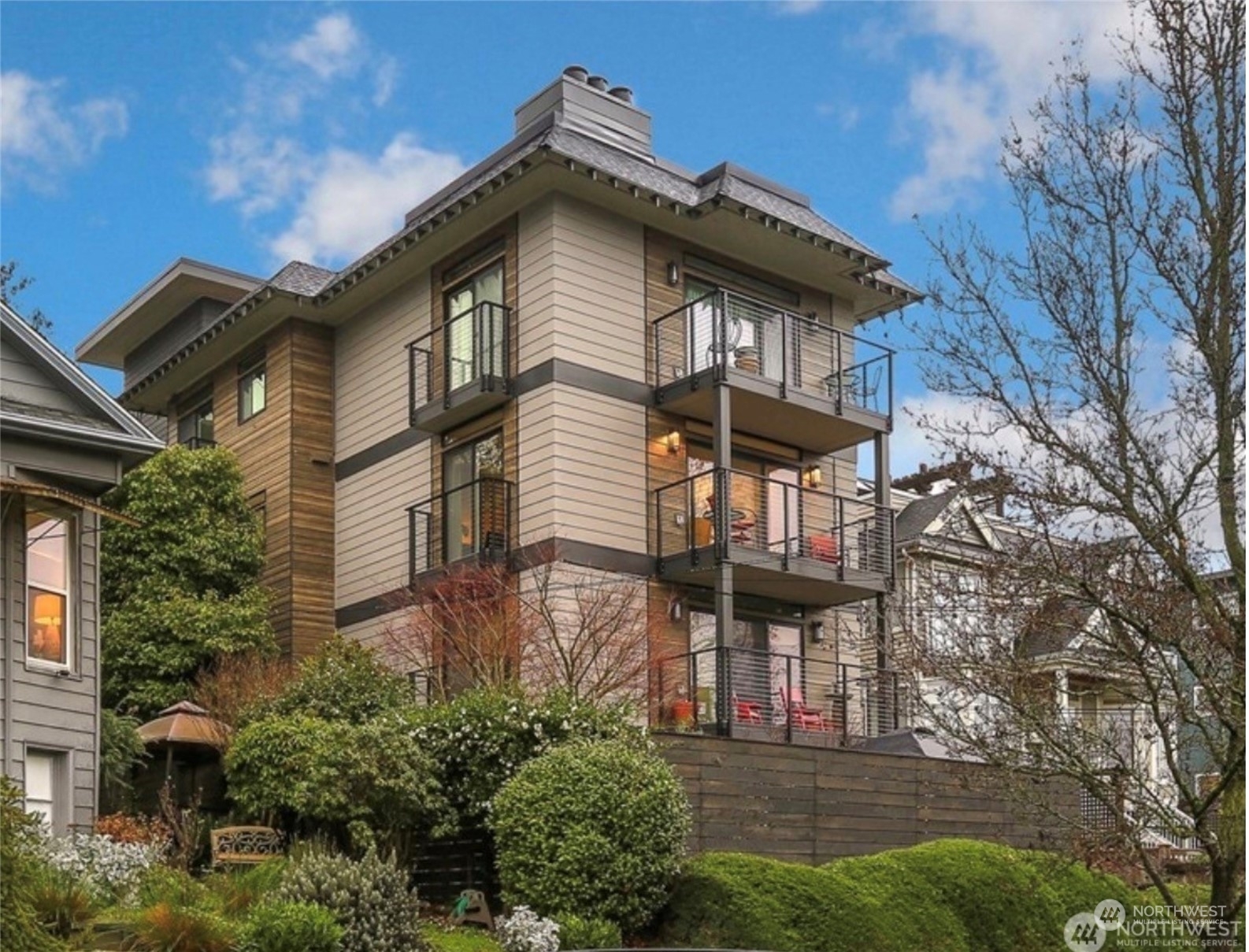 Property Photo:  510 Ward Street 201  WA 98109 