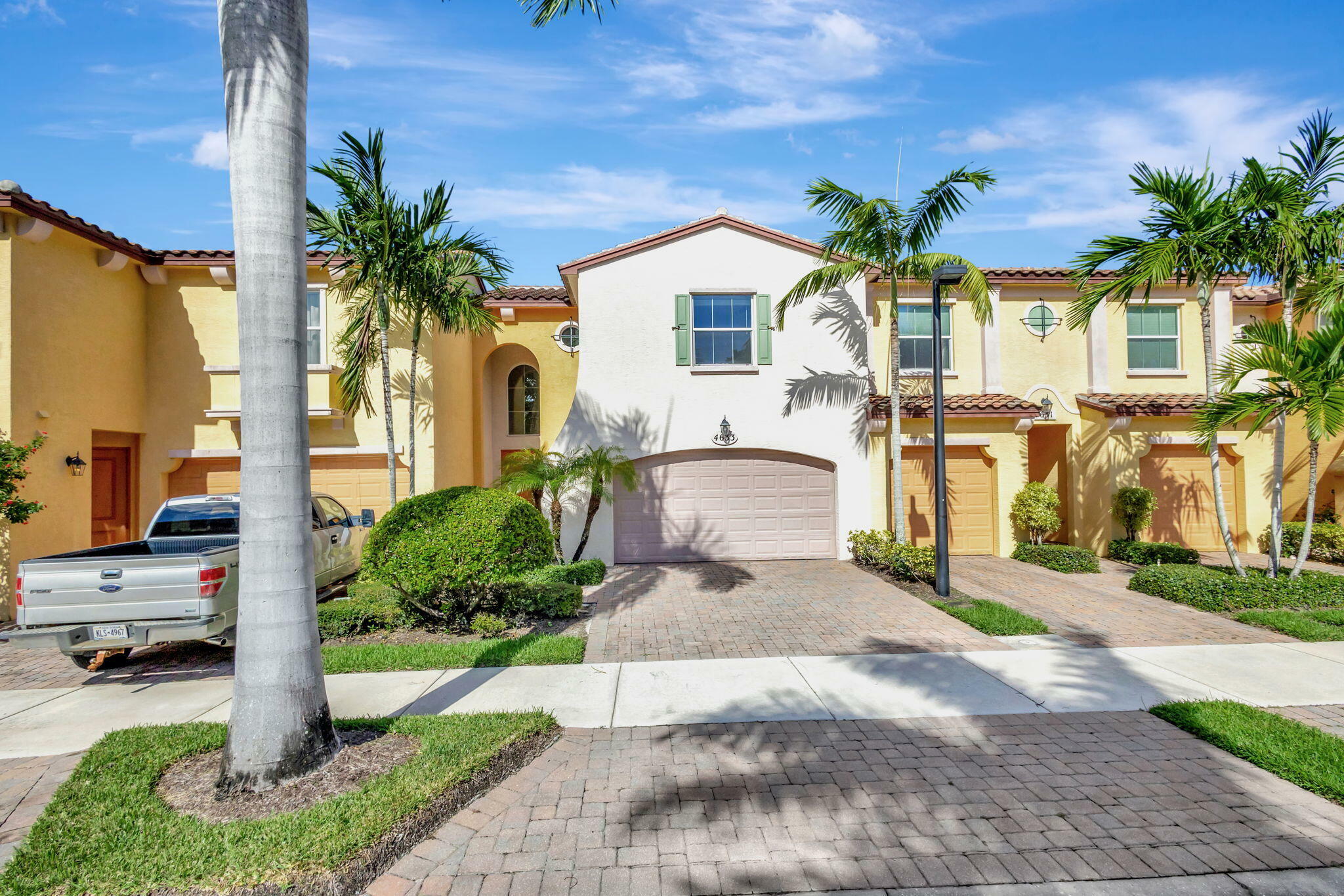 Property Photo: 4633 Mediterranean Circle FL 33418