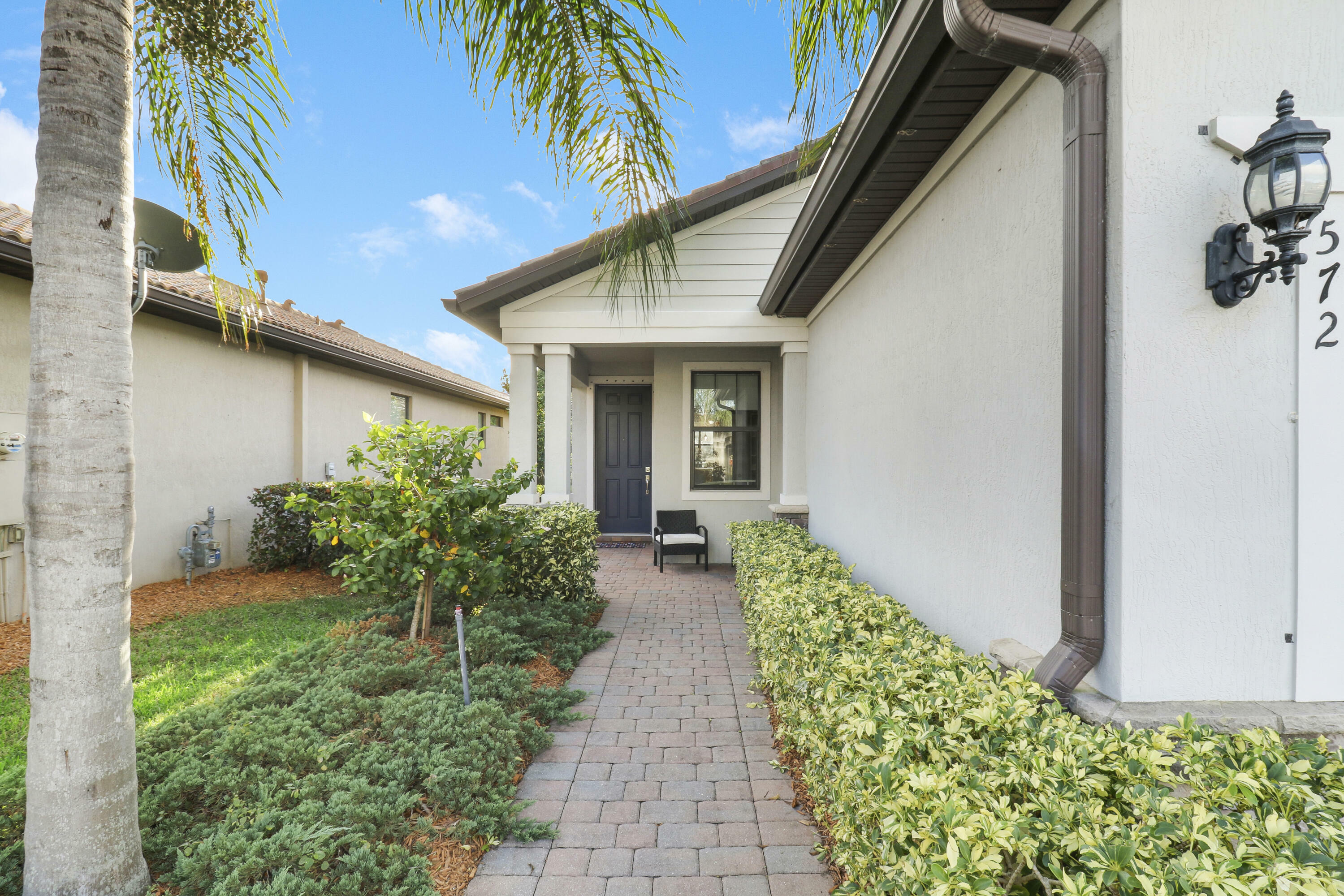 Property Photo:  572 SE Monet Drive  FL 34984 