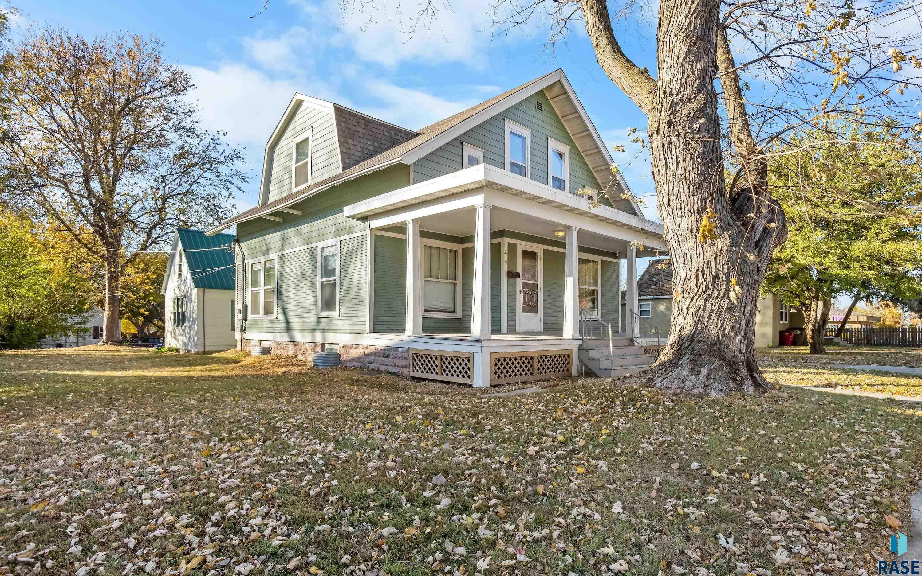 Property Photo:  1215 N Minnesota Ave  SD 57104 