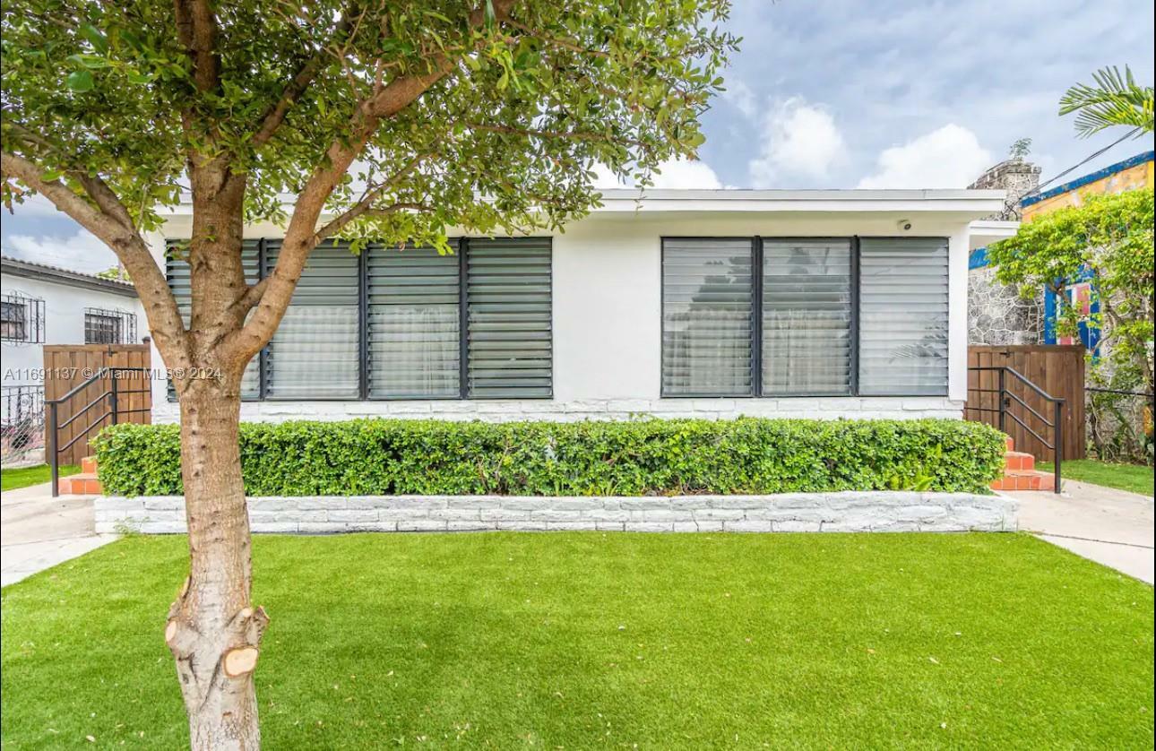 Property Photo: 511 SW 15th Ave FL 33135