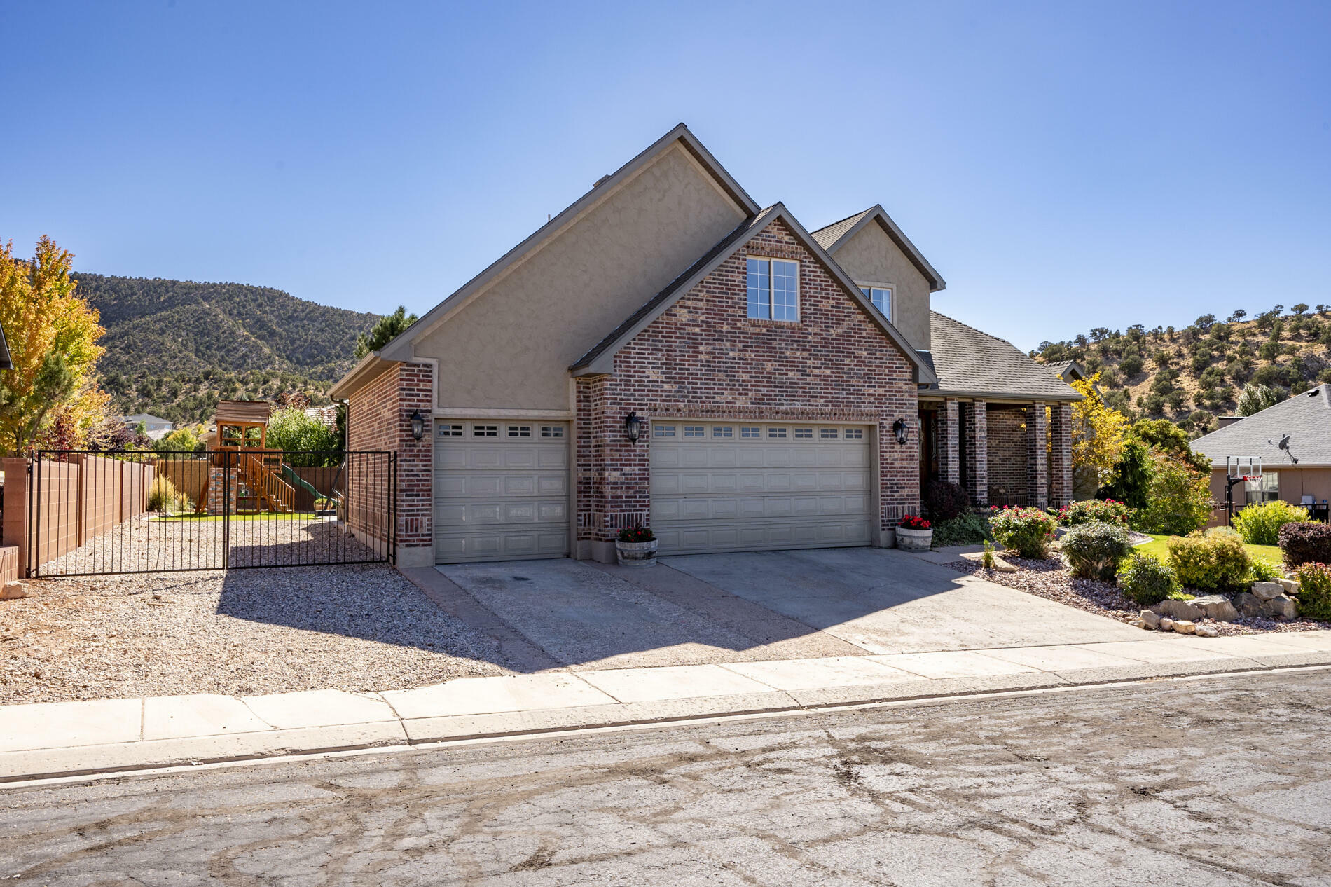 Property Photo:  1024 E Cellowood Drive E  UT 84721 