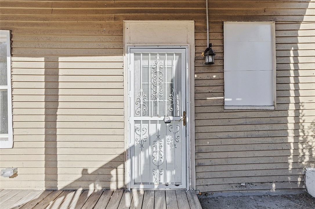 Property Photo:  258 E Warrington Ave  PA 15210 