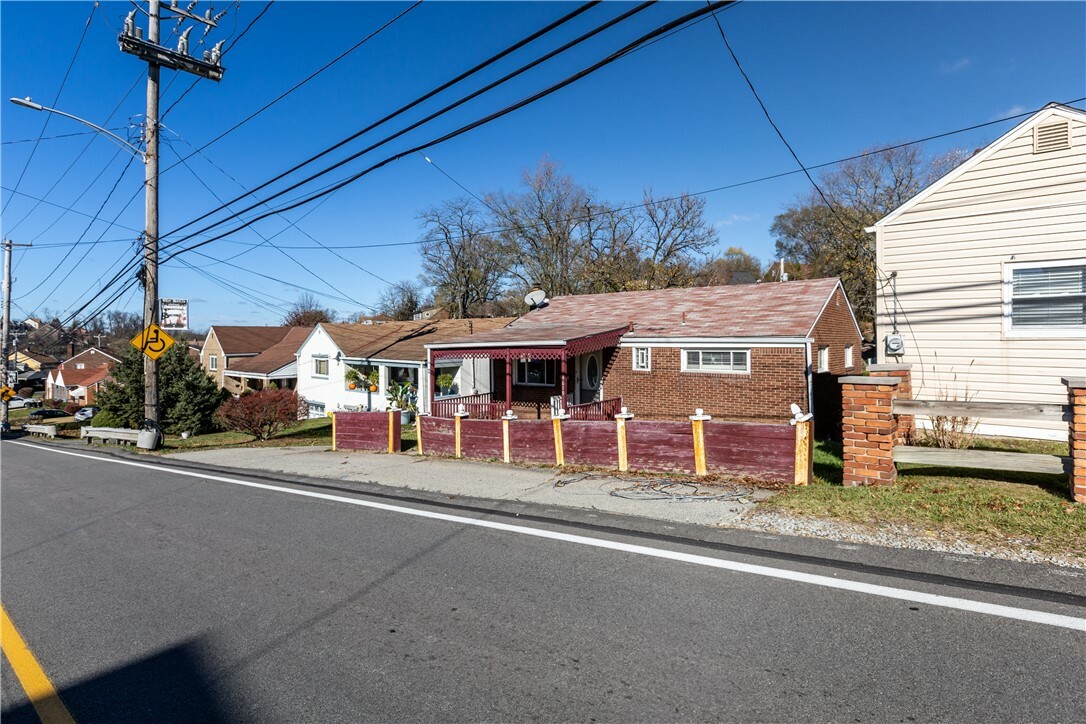 Property Photo:  4619 Greensprings Ave  PA 15122 