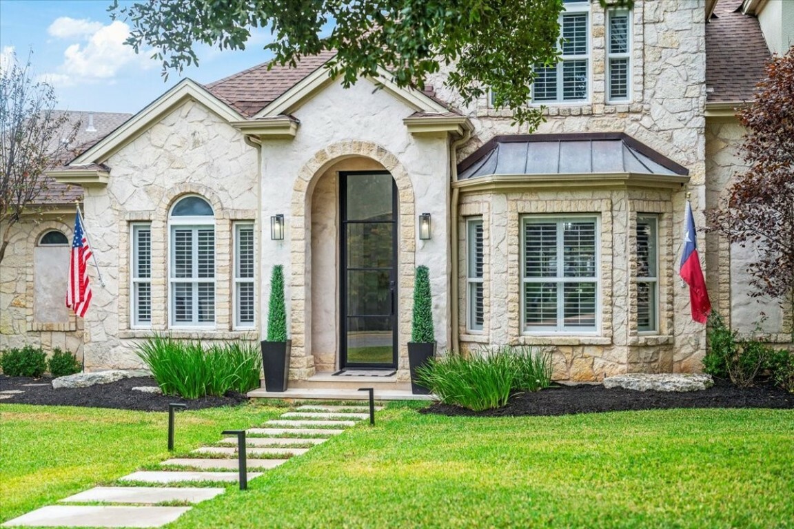 Property Photo:  6637 Dogwood Creek Drive  TX 78746 