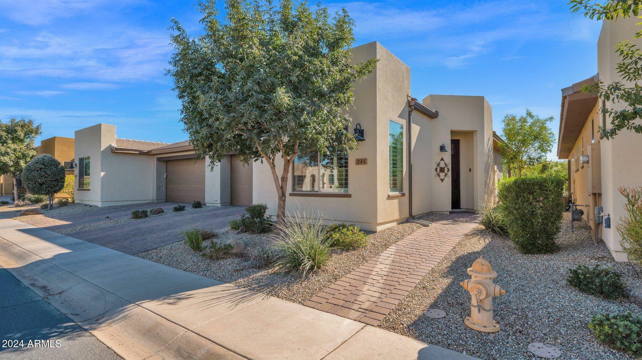 Property Photo:  741 E Cobble Stone Drive  AZ 85140 