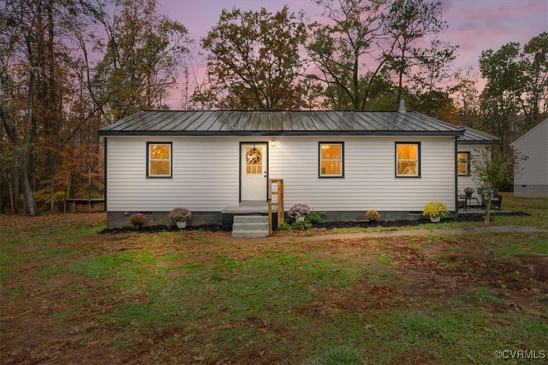 Property Photo:  2207 Kiowa Drive  VA 23139