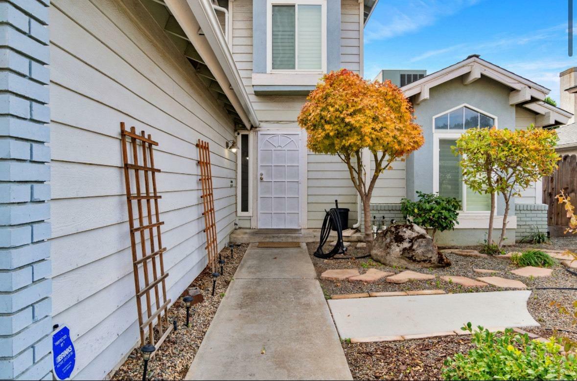 Property Photo:  1293 E Bedford Avenue  CA 93720 