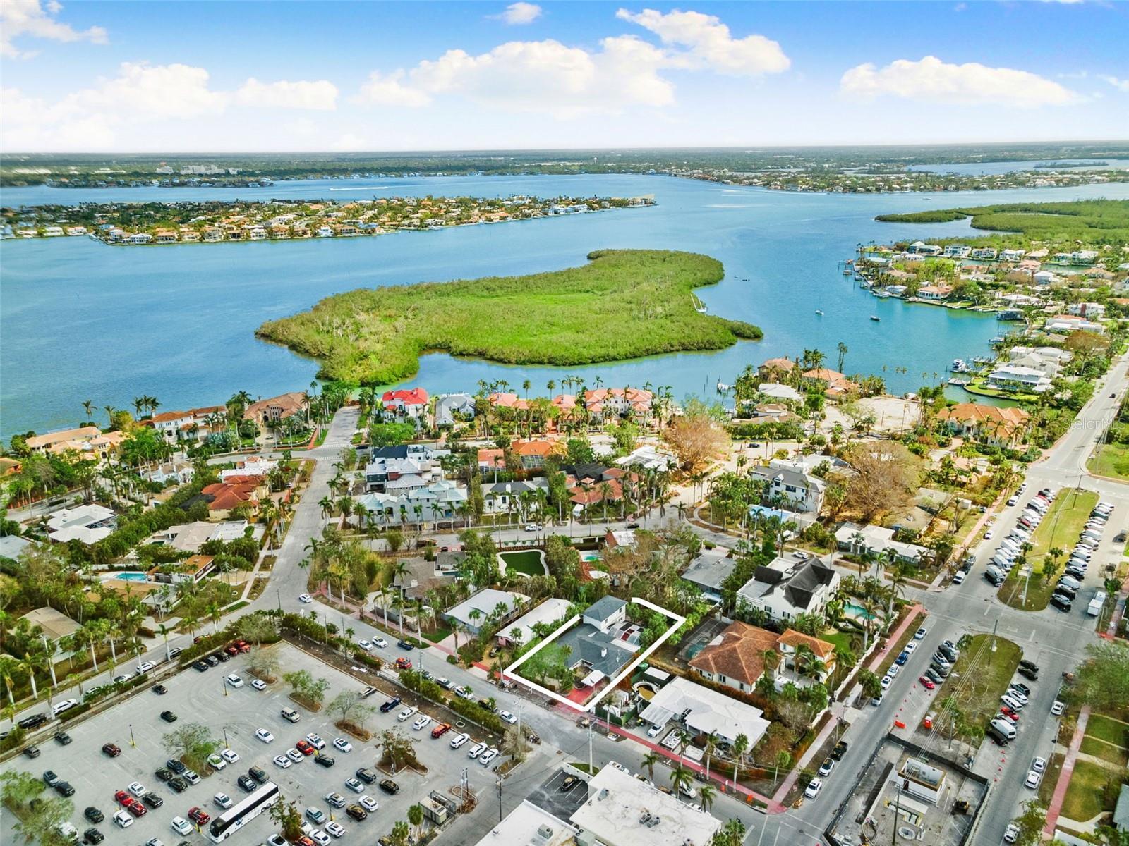 Property Photo: 430 Monroe Drive FL 34236