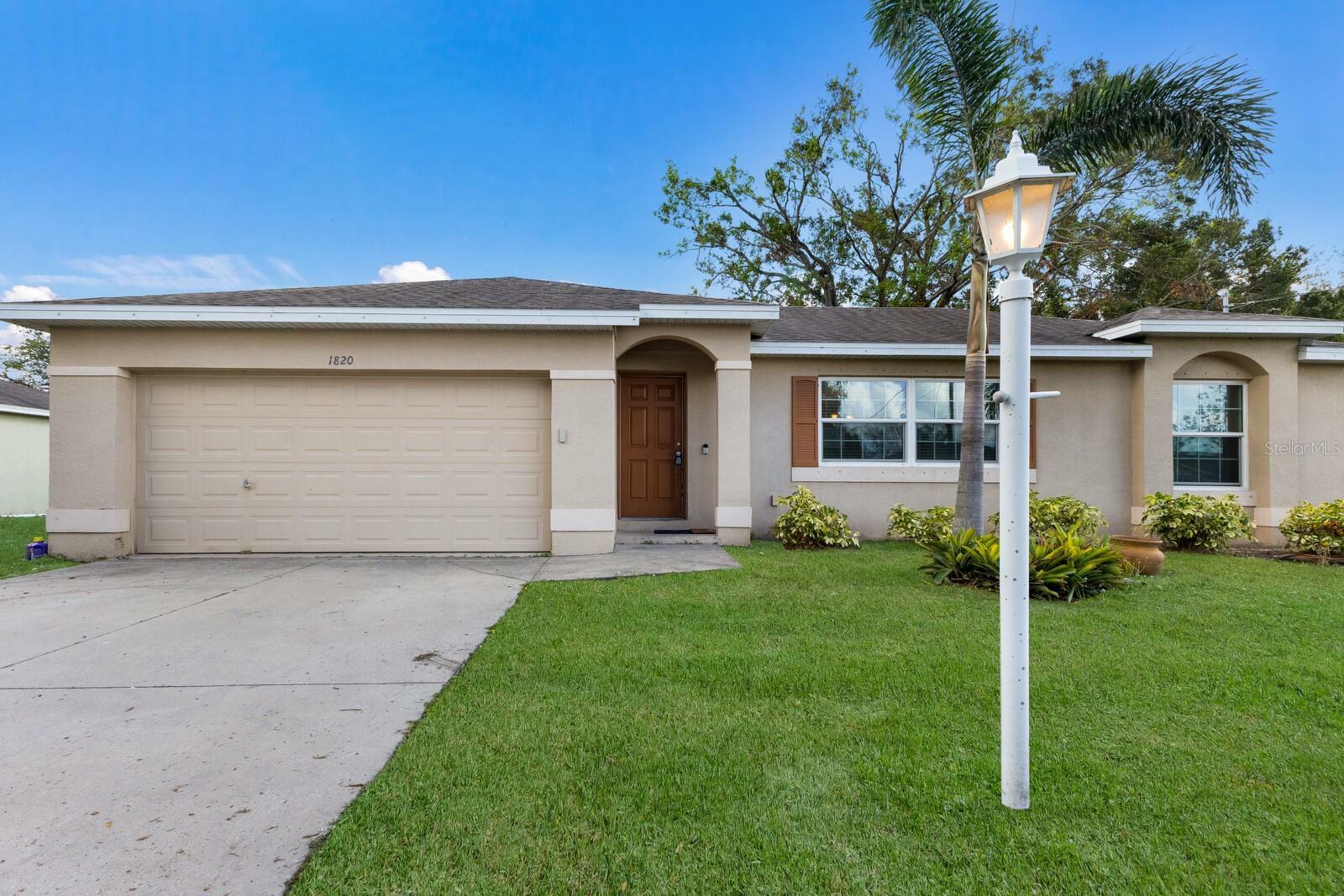 Property Photo:  1820 3rd Avenue W  FL 34221 