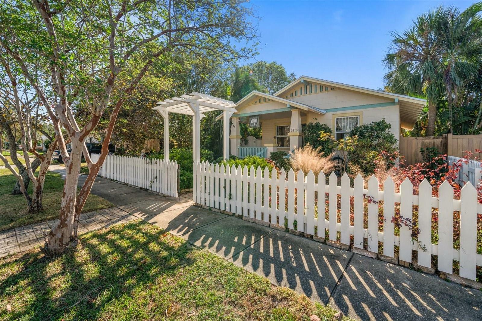 Property Photo:  2318 Dartmouth Avenue N  FL 33713 