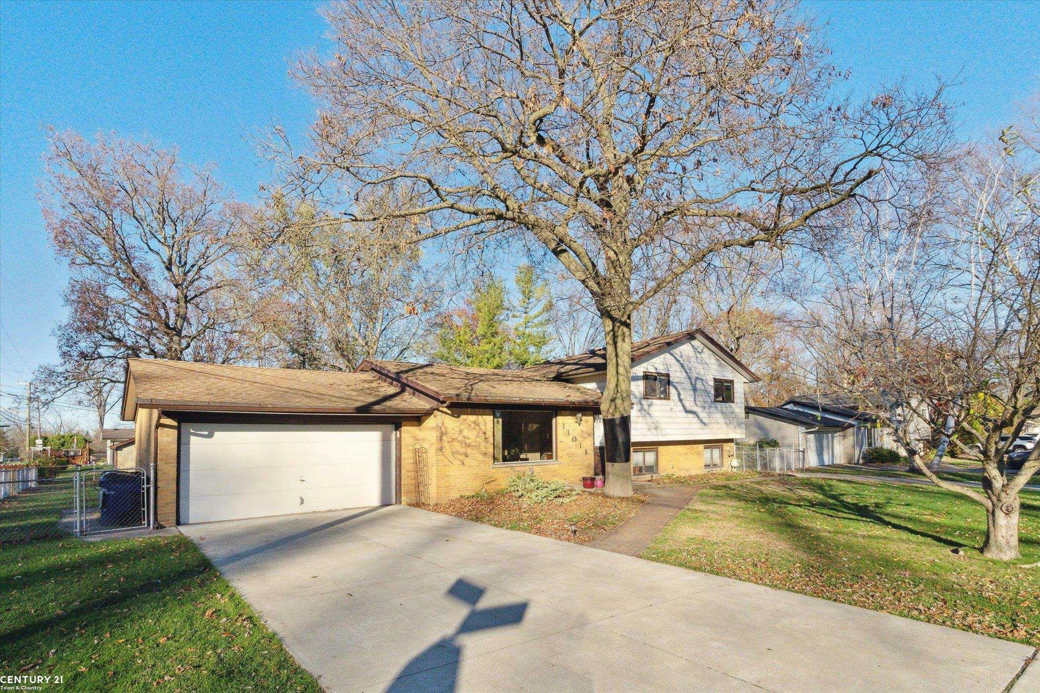 Property Photo:  11011 Shadywoods Court  MI 48317 