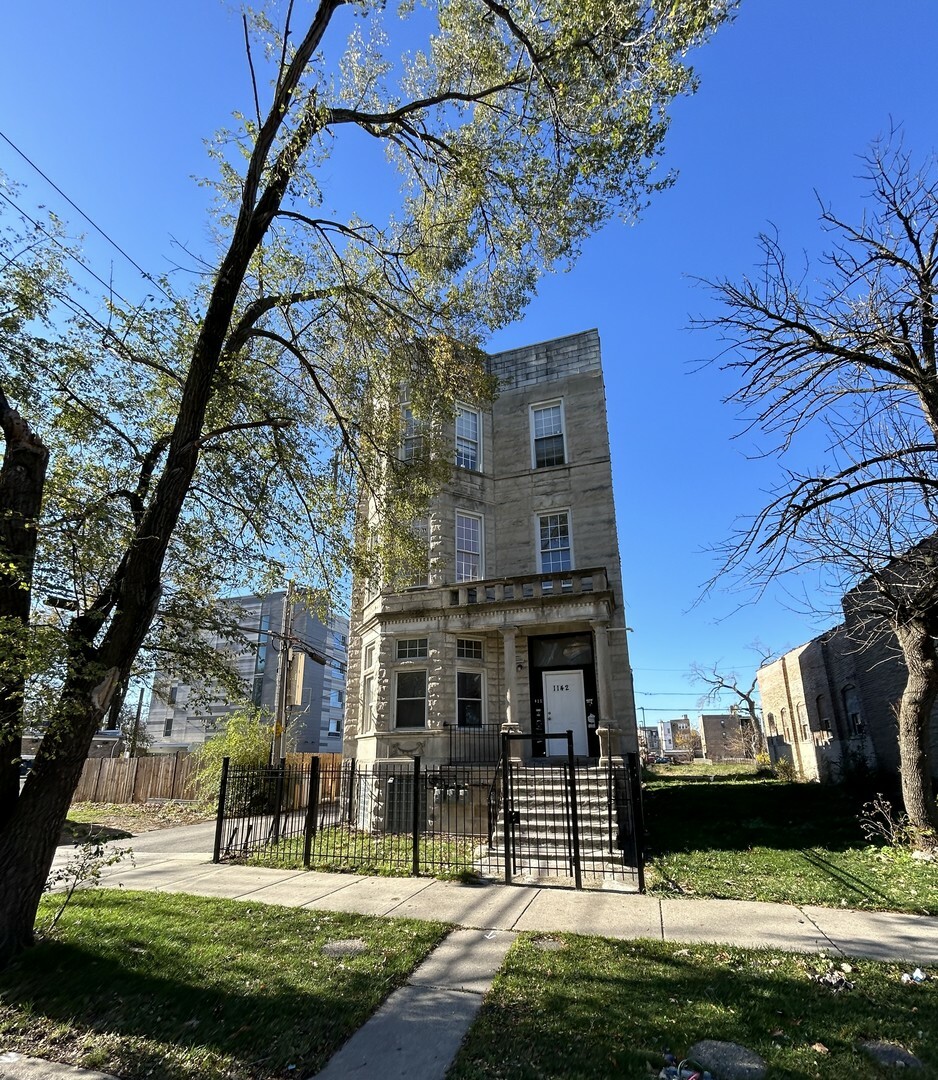 Property Photo:  1142 S Francisco Avenue  IL 60612 