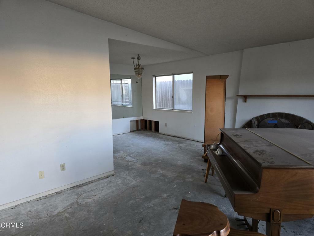 Property Photo:  2355 Woodpecker Ave. Avenue  CA 93003 