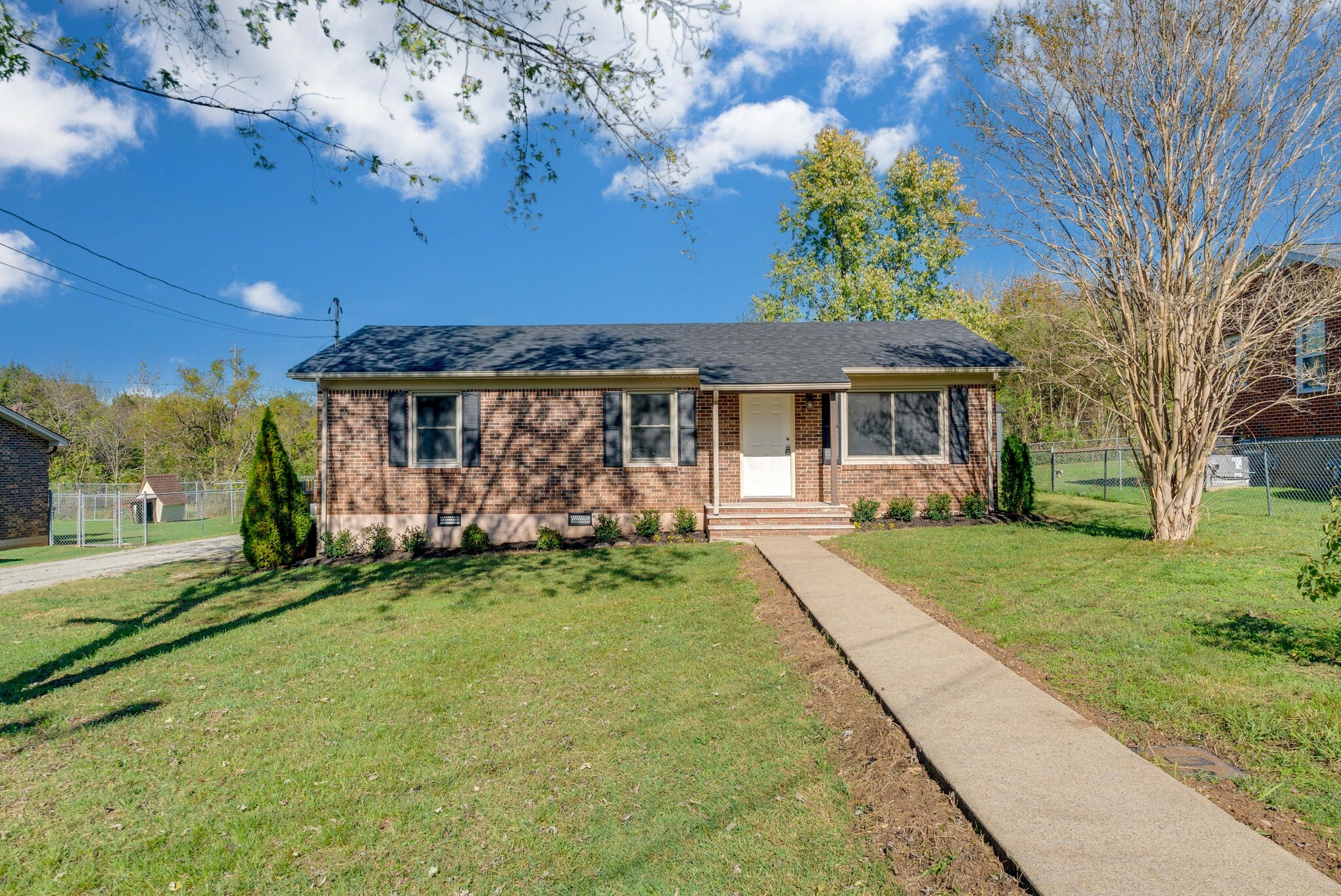 Property Photo:  1220 Apple St  TN 37091 