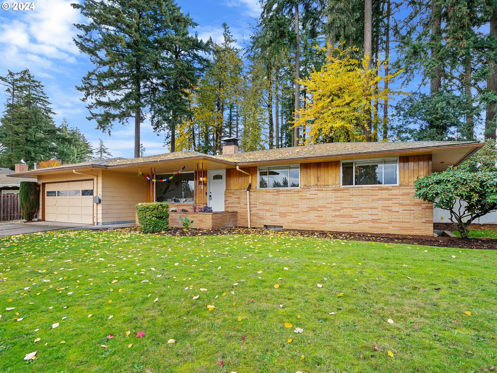 Property Photo:  640 NE 199th Ave  OR 97230 