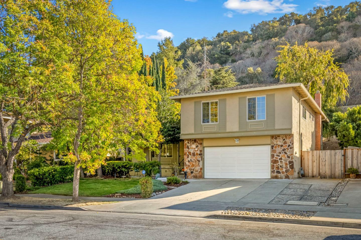 Property Photo:  928 Foothill Drive  CA 95123 