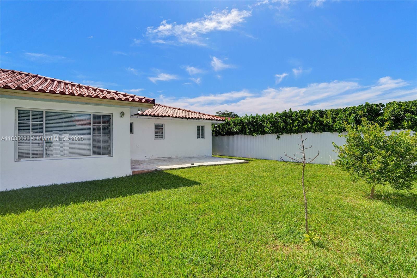 Property Photo:  8925 SW 11th St  FL 33174 