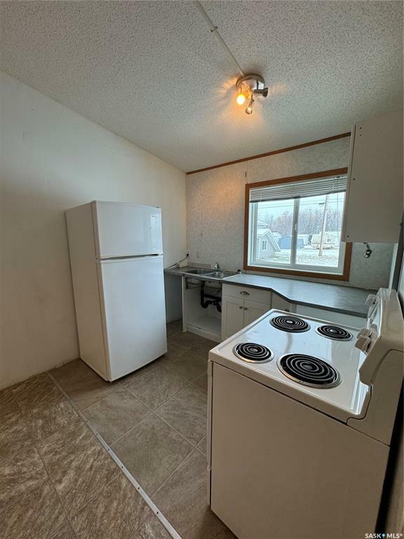 Property Photo: 701 2nd Avenue E SK S0J 2E0