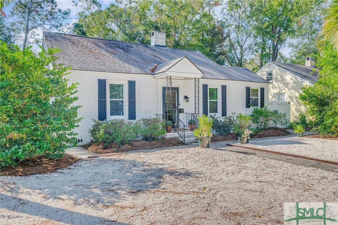 Property Photo: 415 E 64th Street GA 31405