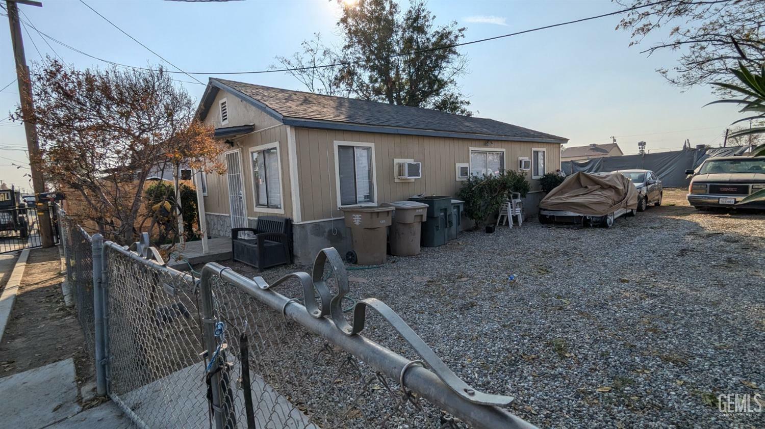 Property Photo:  408 Powell Lane  CA 93307 