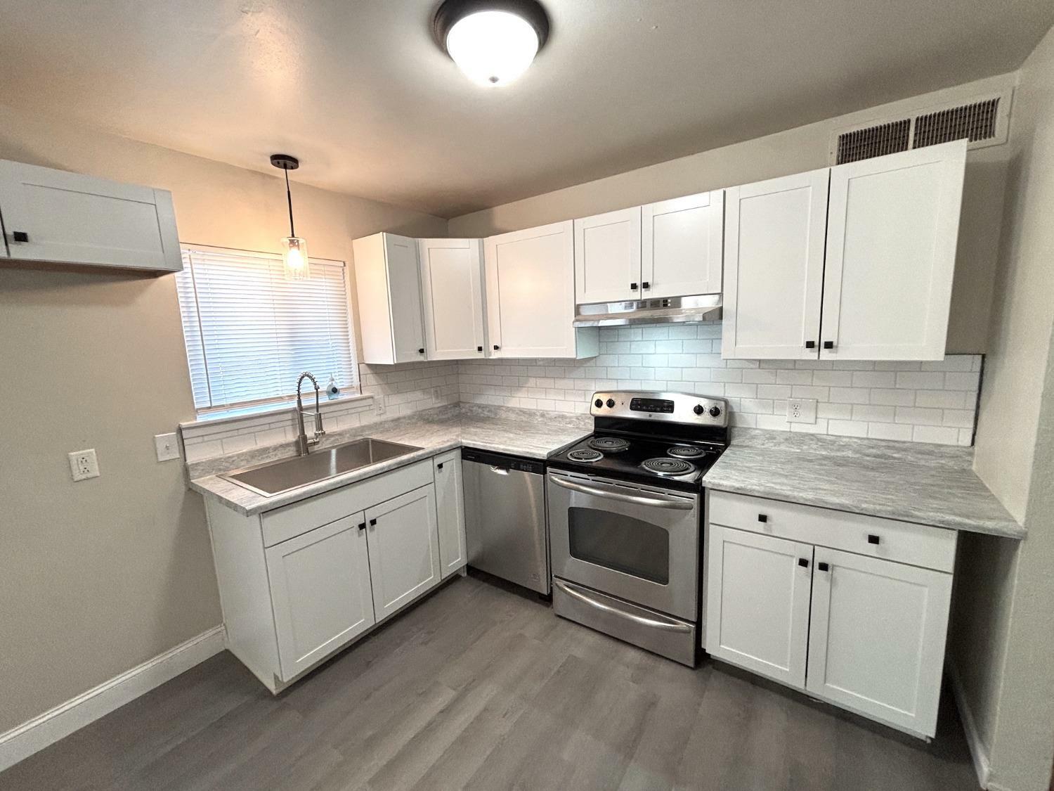 Property Photo:  1563 N Barton Avenue  CA 93703 