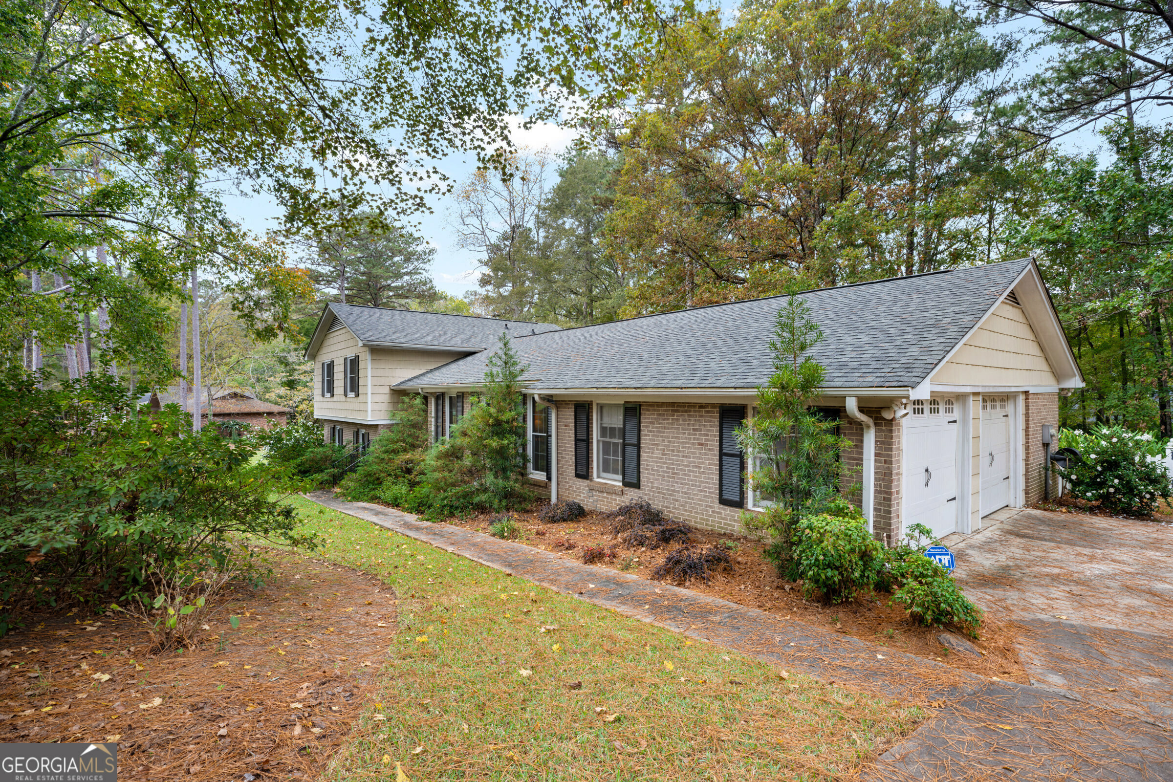 Property Photo:  664 Commanche Drive  GA 31210 