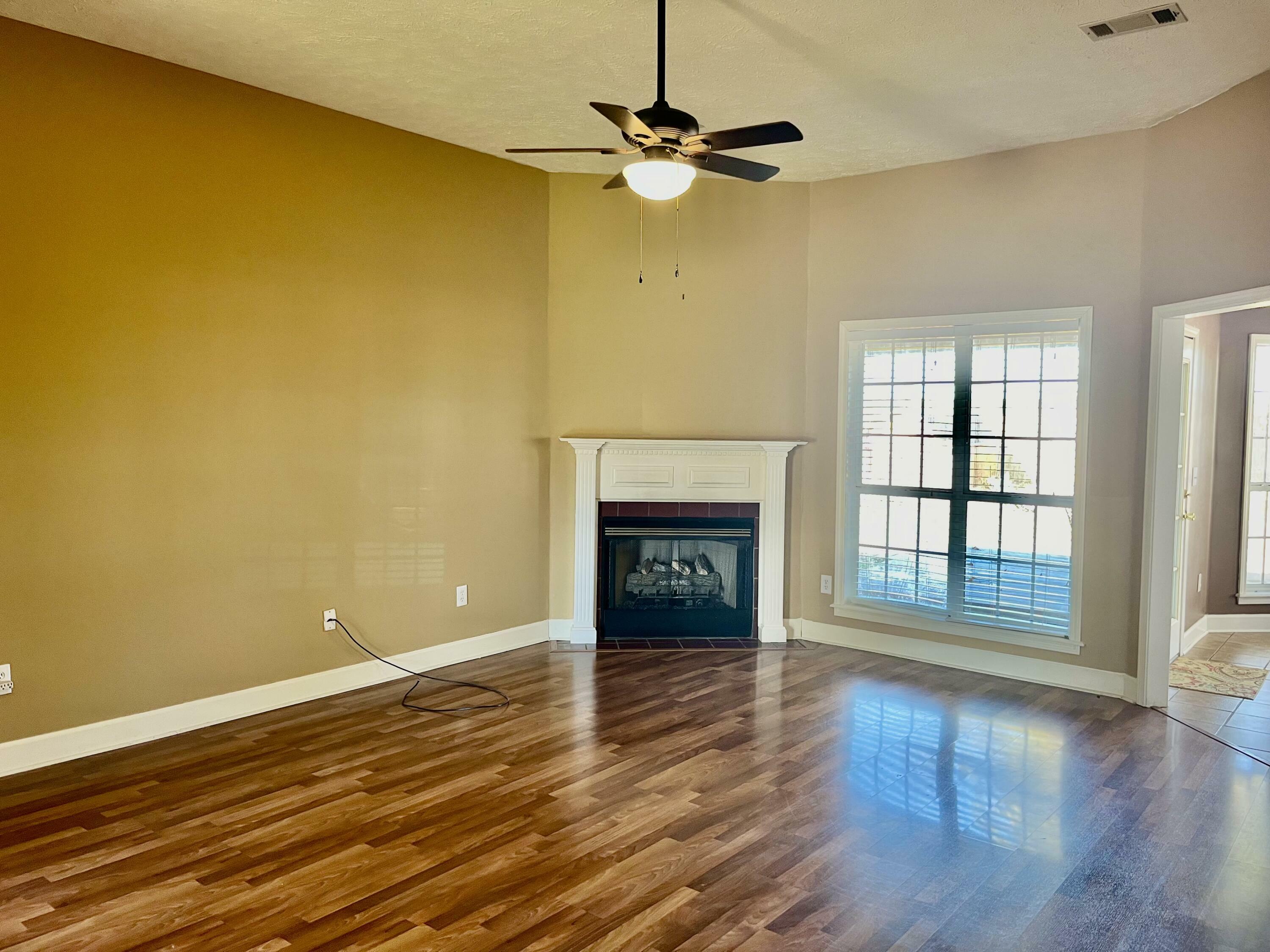 Property Photo:  122 W Bound St  MS 39759 