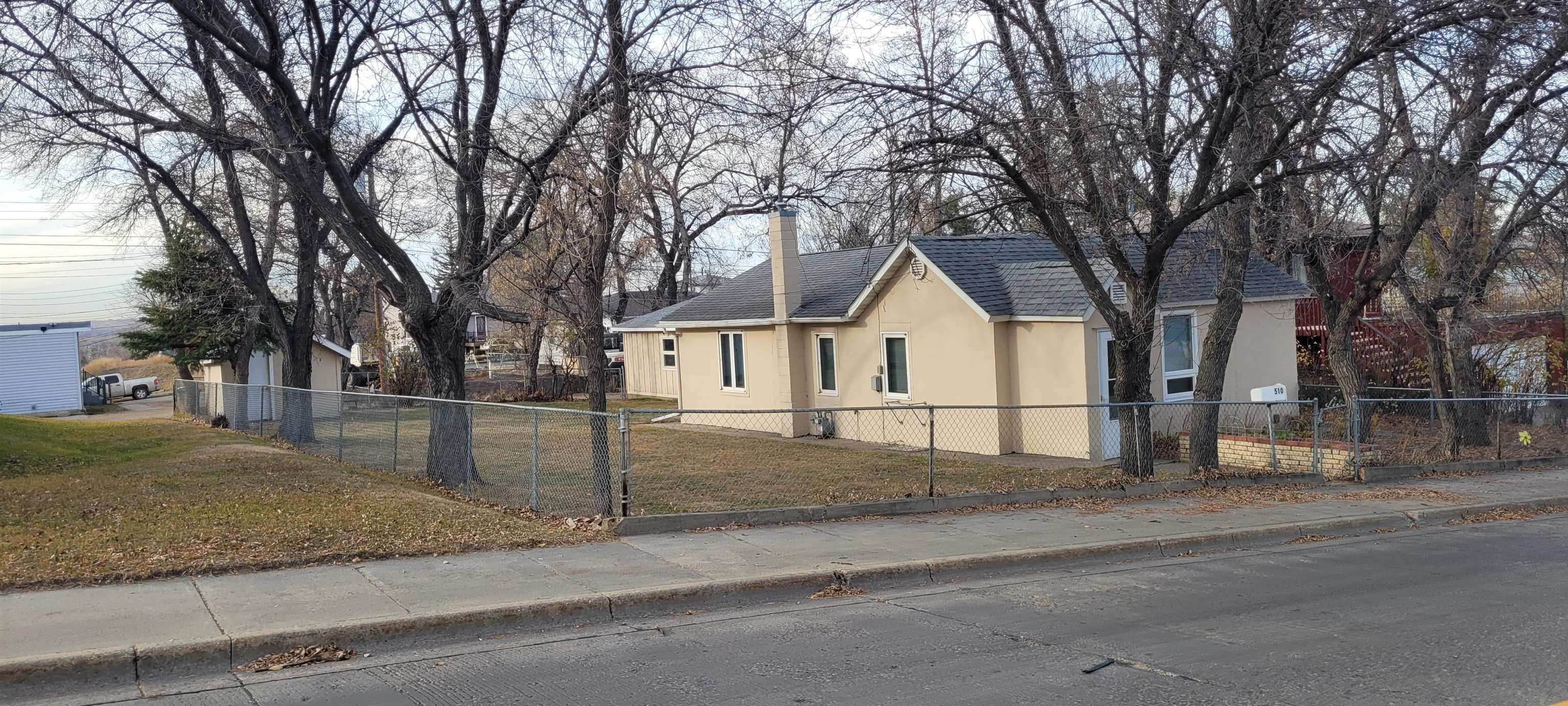 Property Photo: 510 6th St SW ND 58701