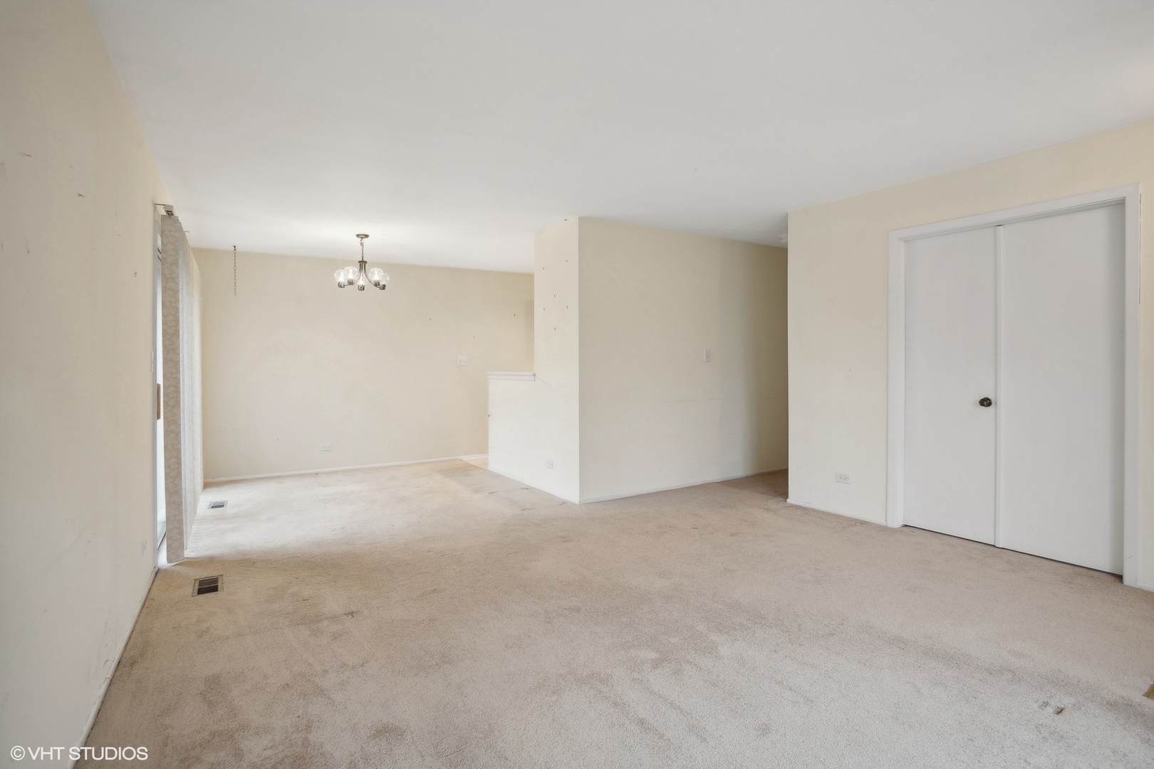 Property Photo:  2028 Garden Terrace  IL 60169 