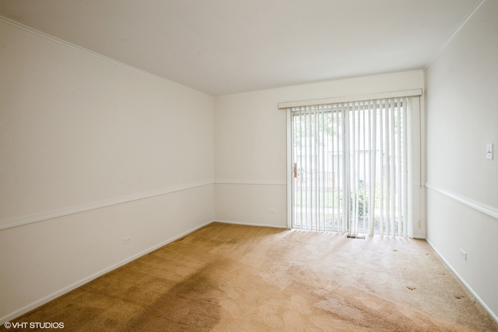 Property Photo: 2028 Garden Terrace IL 60169