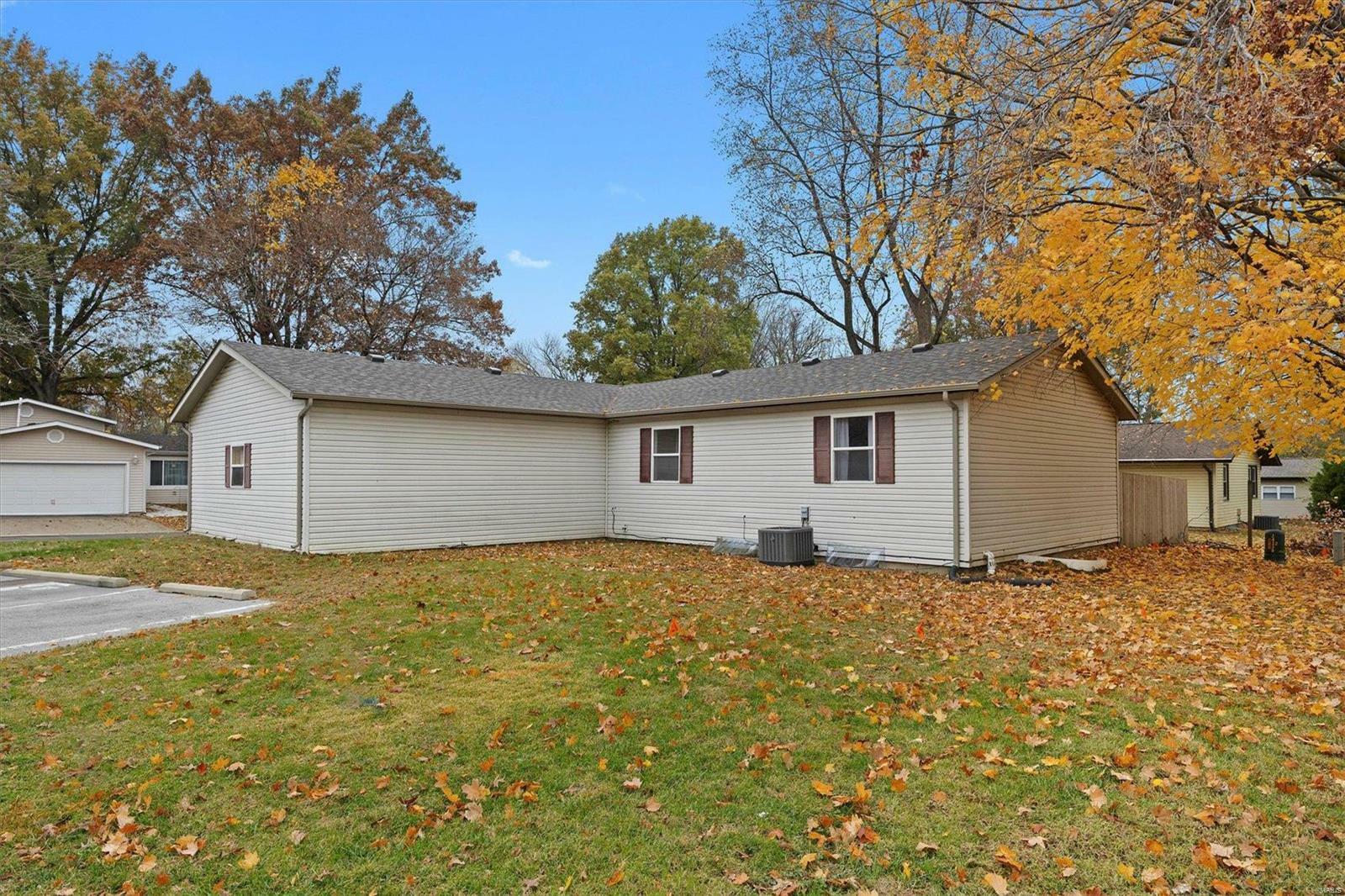 Property Photo:  16 Saddlewood Lane  IL 62034 