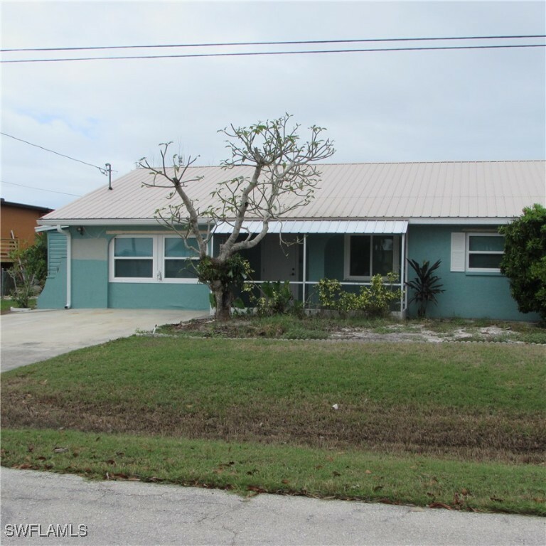 Property Photo:  2763 Sanderling Court  FL 33956 