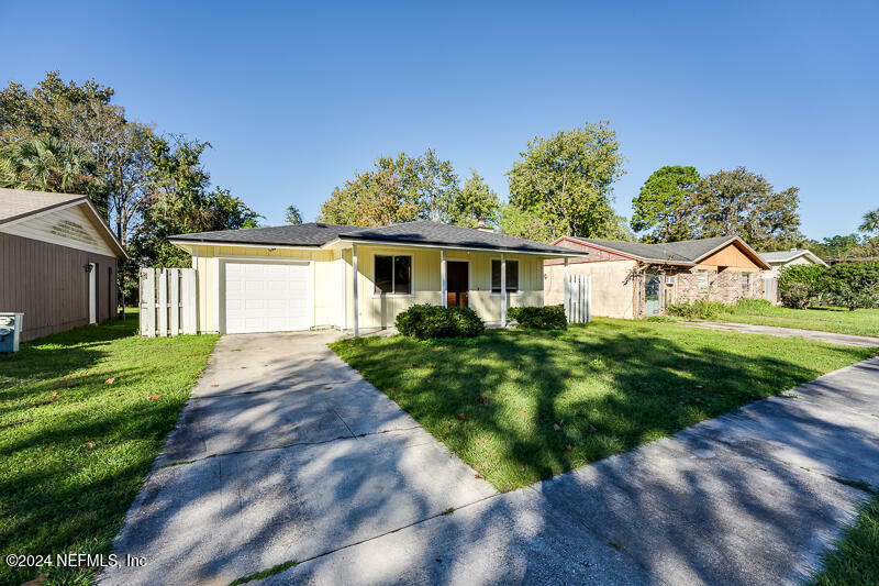 Property Photo:  7608 Mc Cowan Drive  FL 32244 